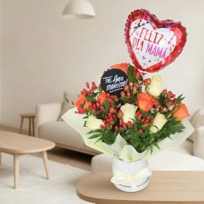 Dulce Madre Blanco Naranjo - Arreglo floral con rosas, hypericum y globo Feliz Día mamá - Imagen 6