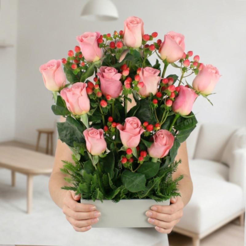 Jardín Rosas rosado - Arreglo 12 rosas rosadas e hypericum - Imagen 3