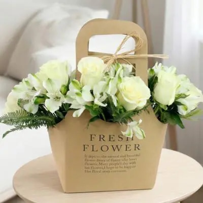 Agustina flower bag - Arreglo 10 rosas blanco y astromelias