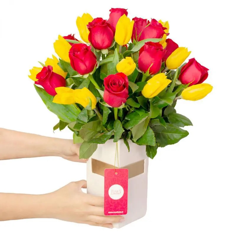 Dominga Rosas rojo y Tulipanes amarillo - Arreglo floral