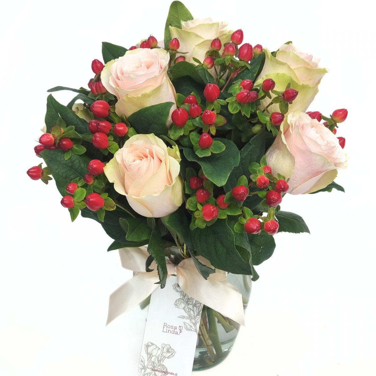 Antonia Damasco 9 rosas - Florero transparente con 9 rosas e hypericum - Imagen 1