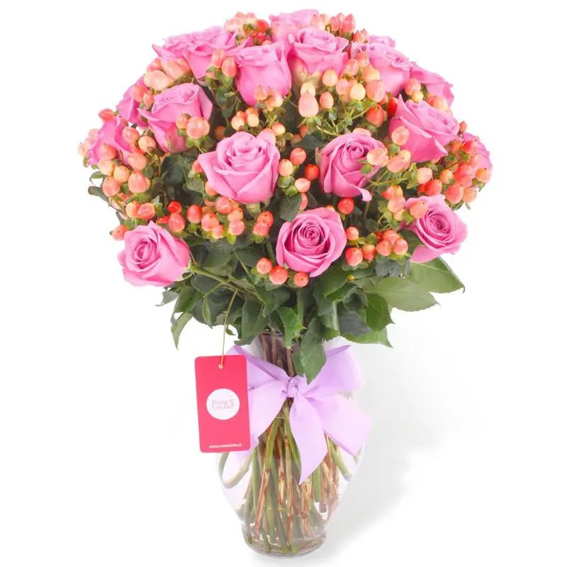 Antonia en Ánfora - florero con 18 rosas lila e hypericum