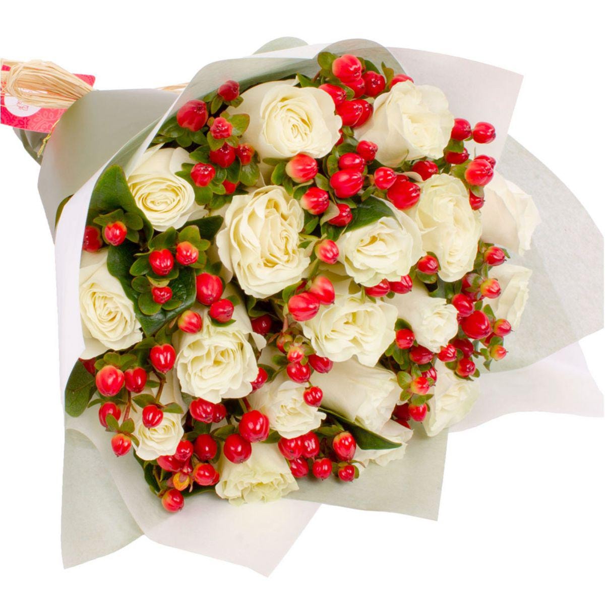 Ramo de rosas con Hypericum - Ramo circular con 18 rosas blancas e hypericum rojo - Imagen 4