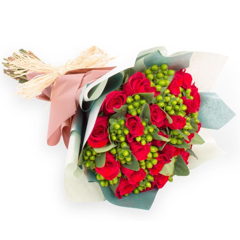Antonia en Ramo - 18 rosas ecuatorianas rojo e hypericum - Imagen 1