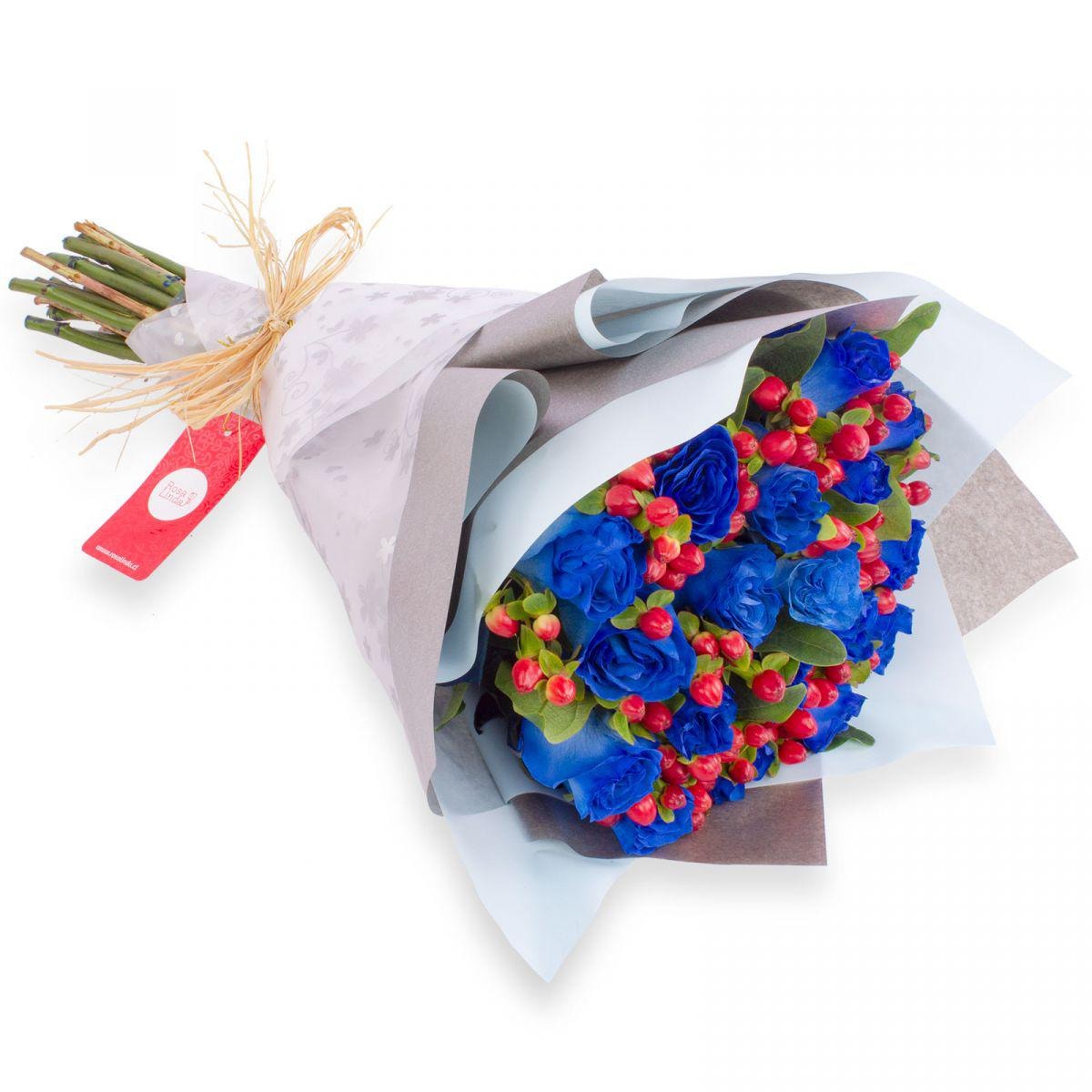 Ramo de rosas con Hypericum - Ramo circular con 18 rosas azules e hypericum rojo - Imagen 1
