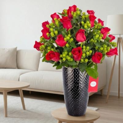 Love Rojo - Arreglo floral con 24 rosas rojas e hypericum verde - Imagen 5