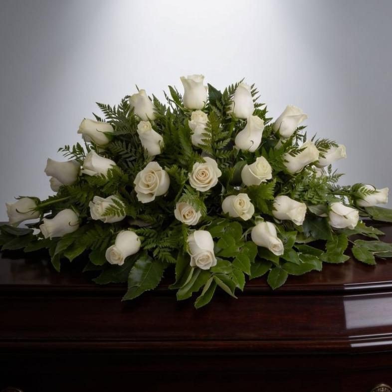 Consuelo Blanco - cubre urna 40 rosas ecuatorianas blanco - Imagen 1