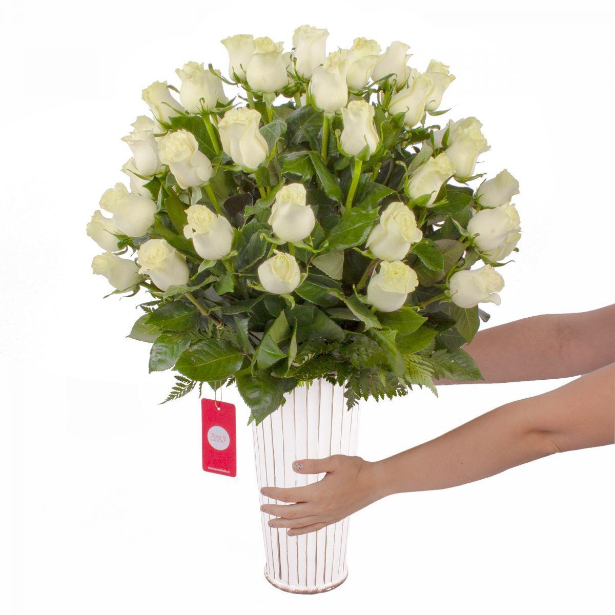 Carolina - Arreglo floral con 50 rosas blancas - Imagen 2
