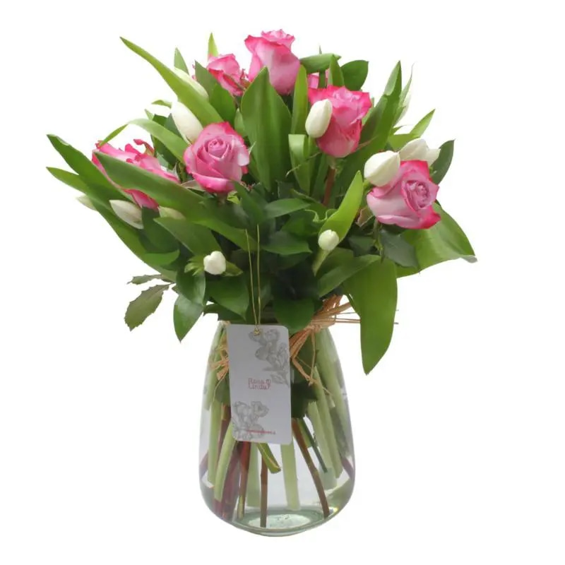 Elena Lila Blanco - Florero con rosas lila y tulipanes blanco