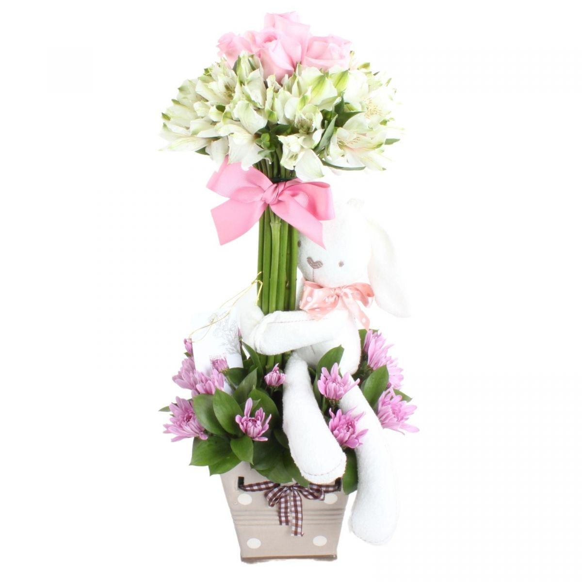 Arbolito con peluche conejita blanca - Arreglo floral con rosas rosadas, astromelias y maules - Imagen 1