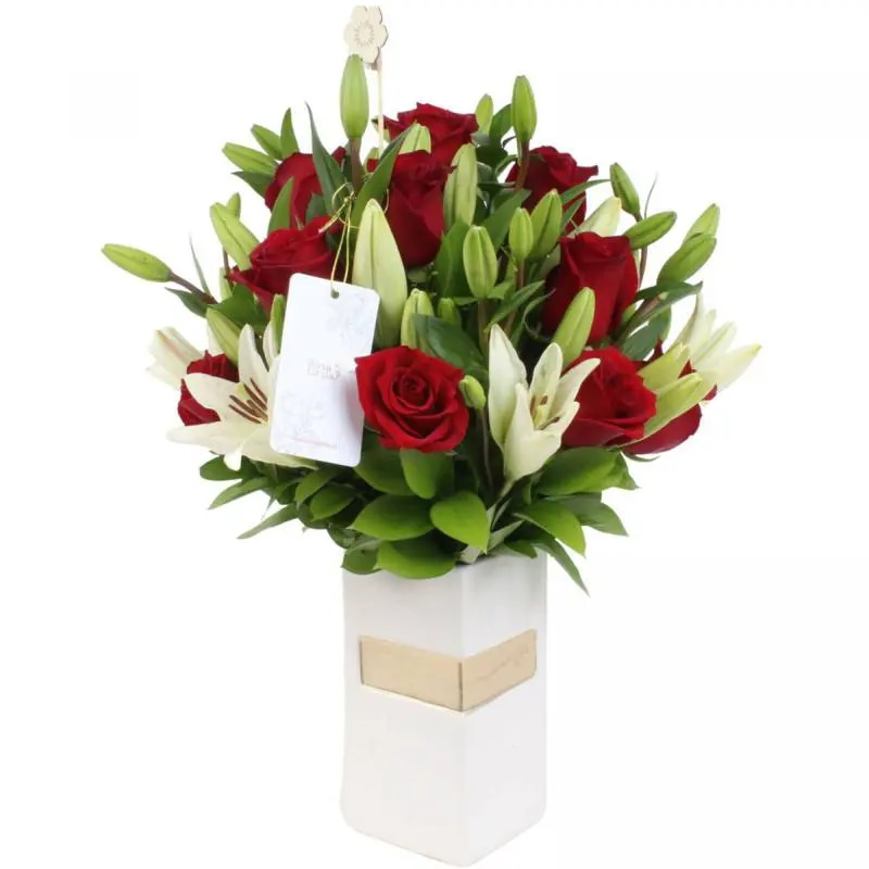 Pascuala Rosas rojas y Liliums blancos
