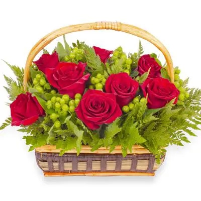 Ternura Rojo - Canasto con rosas rojas e hypericum verde