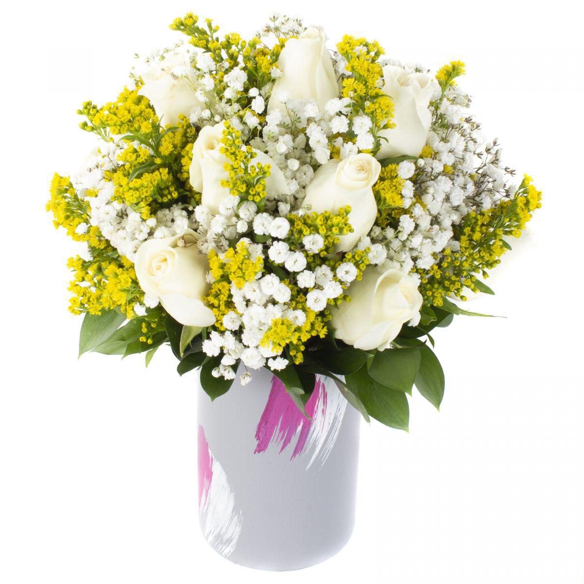 Clarita Blanco - Arreglo floral con rosas blancas, gypsophila y solidago. - Imagen 1
