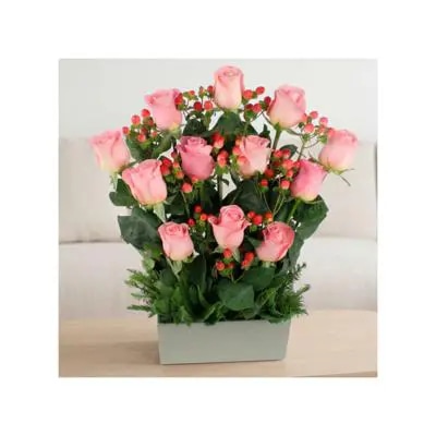 Jardín Rosas rosado - Arreglo 12 rosas rosadas e hypericum