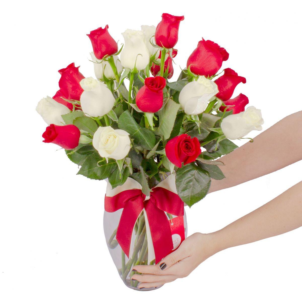 Amparo - florero ánfora con mix de 24 rosas blancas y rojas - Imagen 1