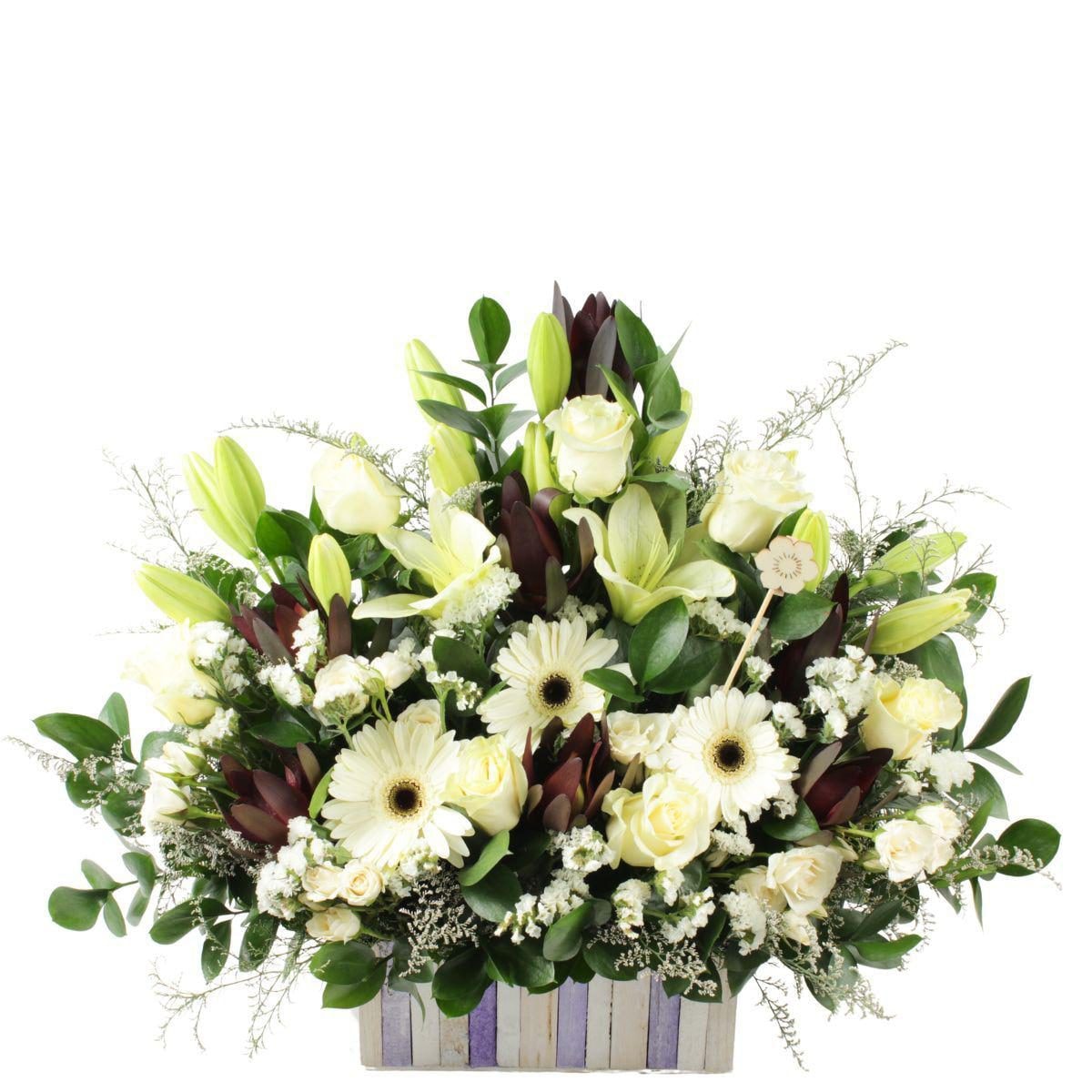 Paz - arreglo en jardinera de madera confeccionado con rosas, gerberas, liliums y leucadendro - Imagen 1