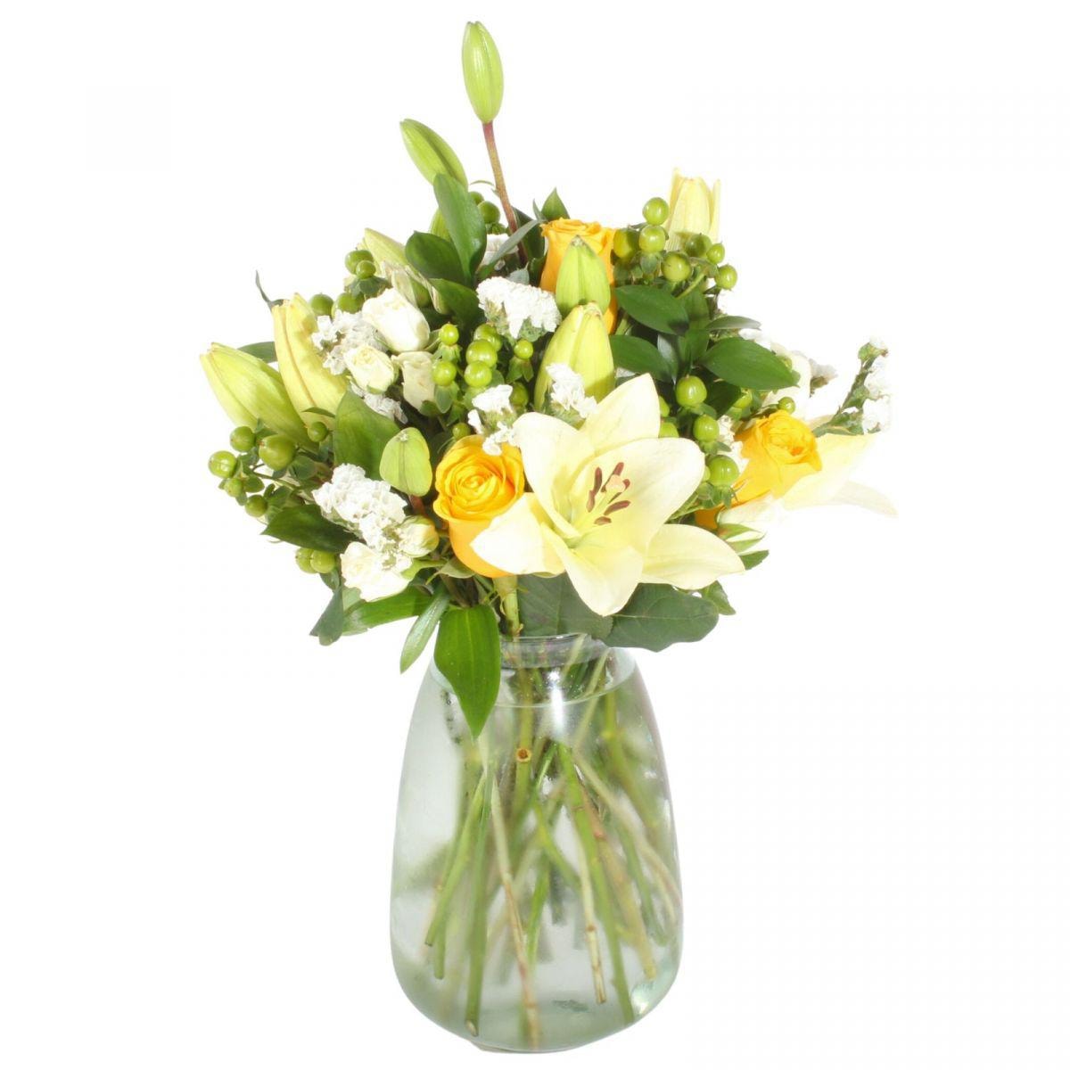 Silencio blanco y amarillo - Florero transparente con rosas, liliums y minirosas - Imagen 1