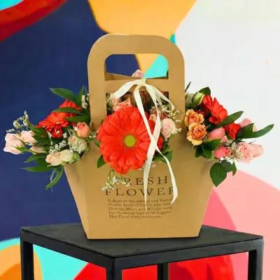 Mariana Fresh Flower Bag - Arreglo Floral con gerberas naranjo, minirosas y limonium