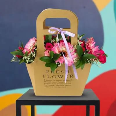 Mariana Fresh Flower Bag - Arreglo Floral con gerberas rosado, minirosas y limonium