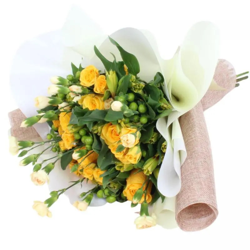 Ramo silvestre amarillo - Ramo de flores circular con rosas amarillas, claveles, astromelias e hypericum verde