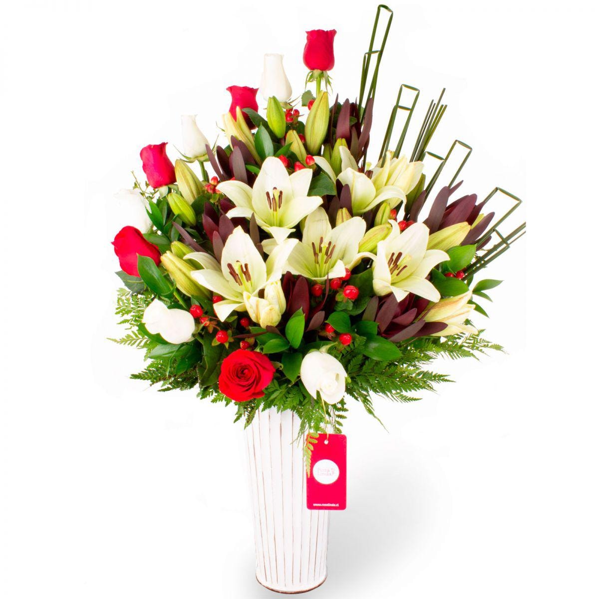 Emilia - Arreglo floral con rosas rojas y blancas, liliums, leucadendros e hypericum - Imagen 1