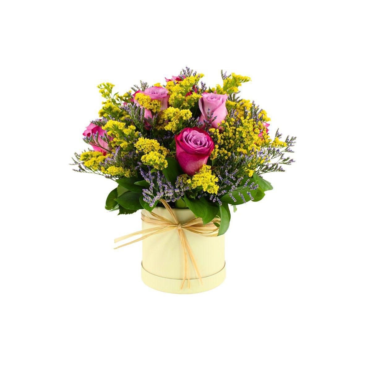 Clarita Lila - Arreglo floral en sombrerero con rosas lila, limonium y vara de oro - Imagen 1