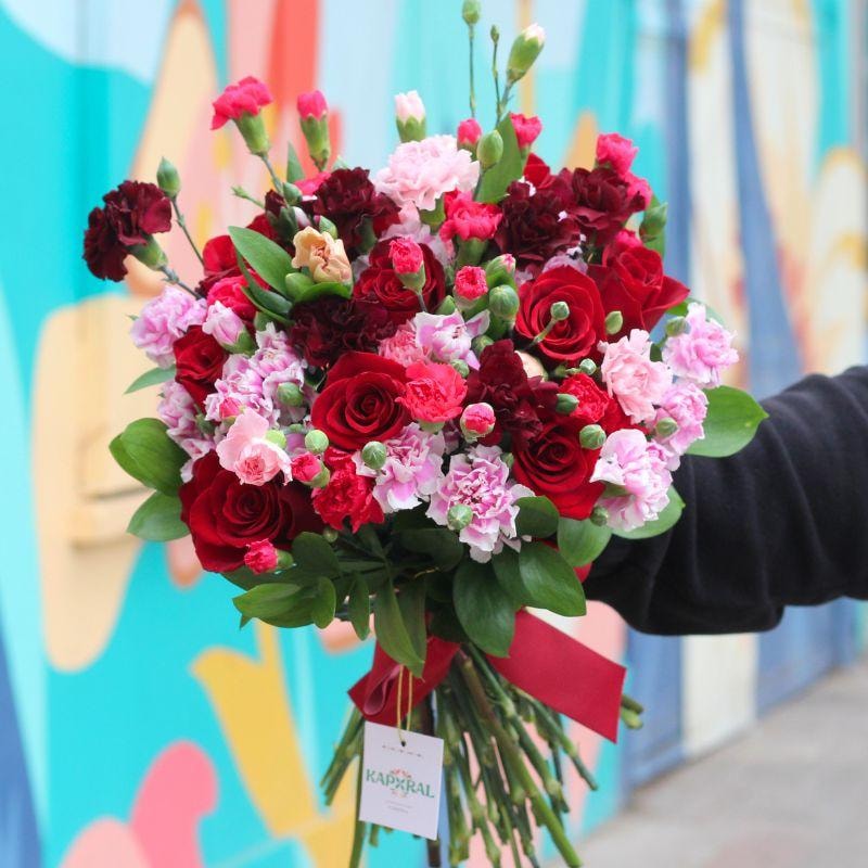 Pamela Rosas Rojas en Ramo - Ramo con con rosas rojas y mini claveles - Imagen 1