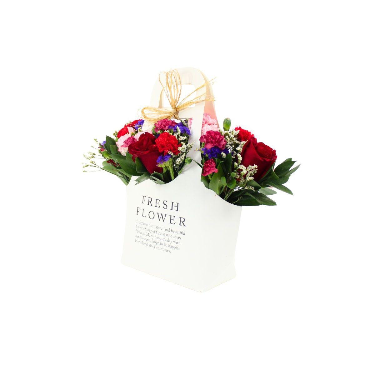 Colores de Frida Rojo Flower Bag - Arreglo floral con rosas, claveles, estate y limonium - Imagen 1