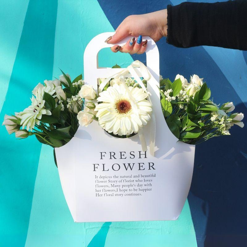 Mariana Fresh Flower Bag Blanco - Arreglo gerberas blanco - Imagen 1