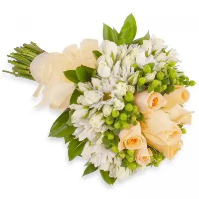 Chloe - Ramo con rosas damasco, hypericum verde y minirosas blanco