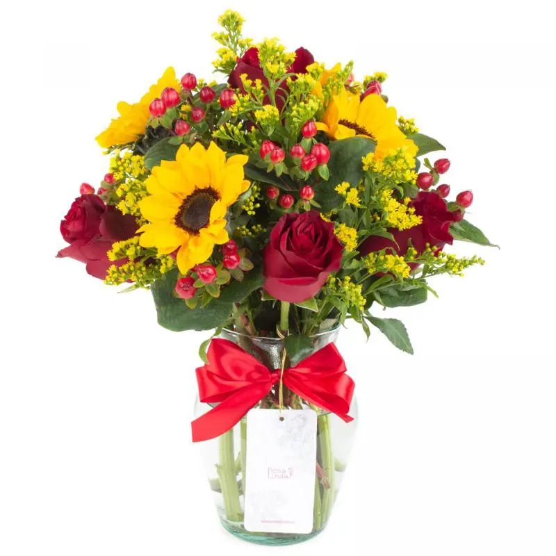 Amanecer en Florero con girasoles, rosas rojo e hypericum