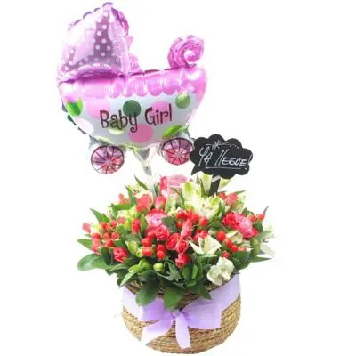 Nacimiento de princesa - Arreglo floral para nacimiento de niña en canasto con globo y pizarra