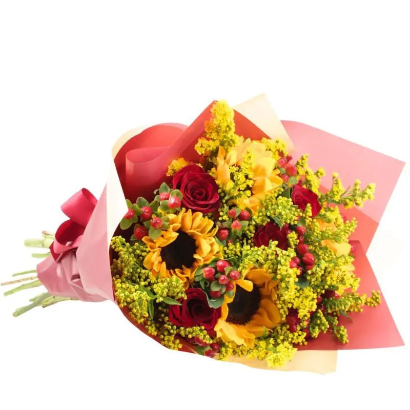 Amanecer en Ramo con girasoles, rosas rojo e hypericum