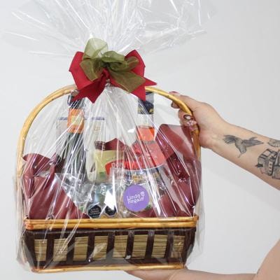Set de Regalo Coctel - Canasto de regalo con espumante, aperol, chocolates y picoteo - Imagen 4
