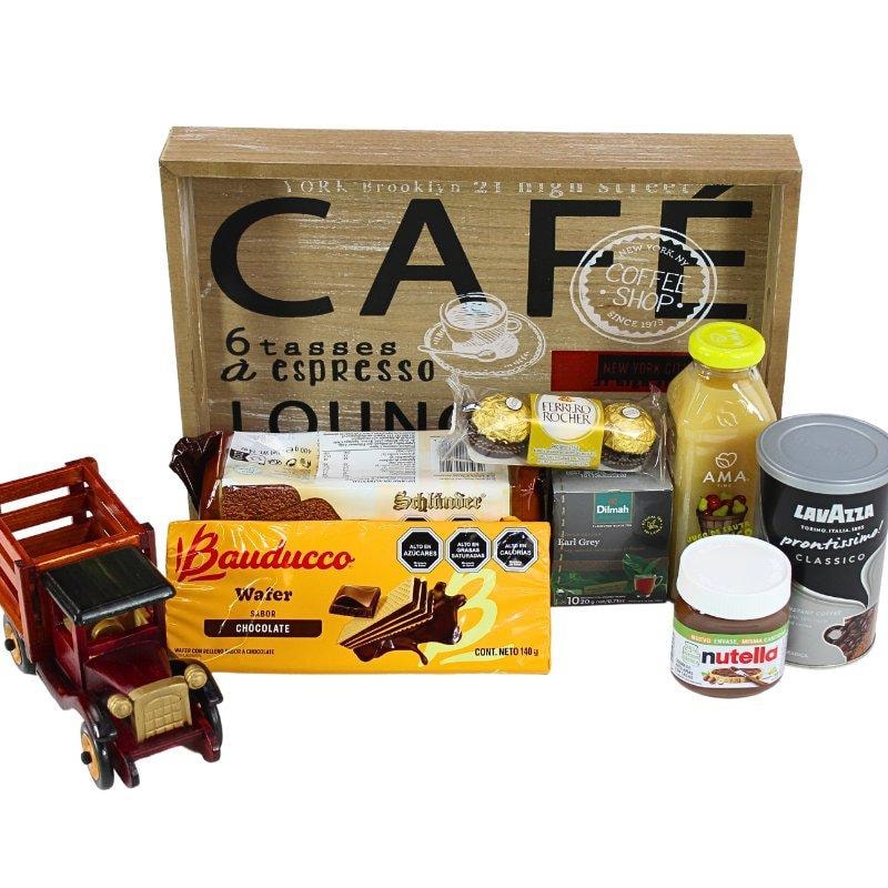 Brunch Camioncito madera - Bandeja de madera con café, té, queque, nutella, bombones y galletas - Imagen 1