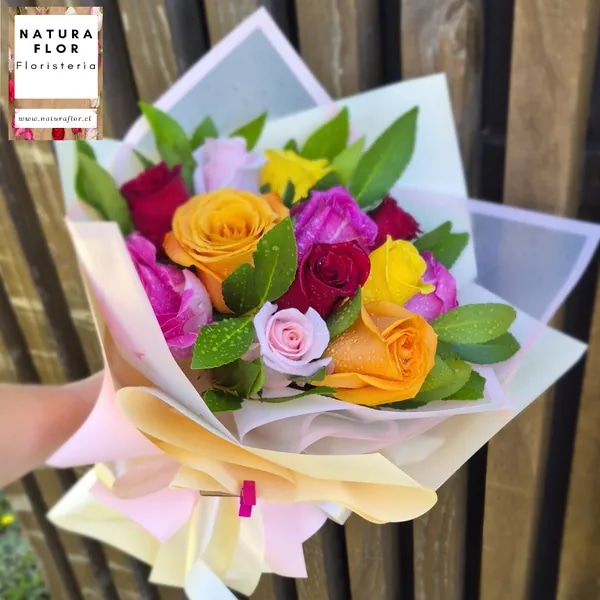 Ramillete Arcoíris 12 Rosas