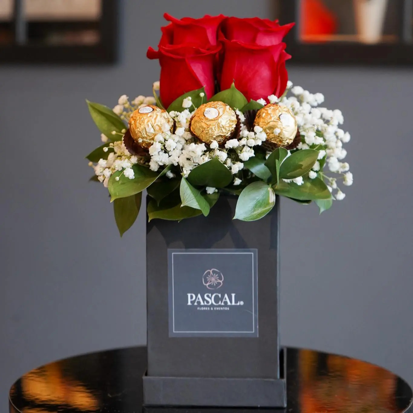 Caja 4 rosas mas Ferrero