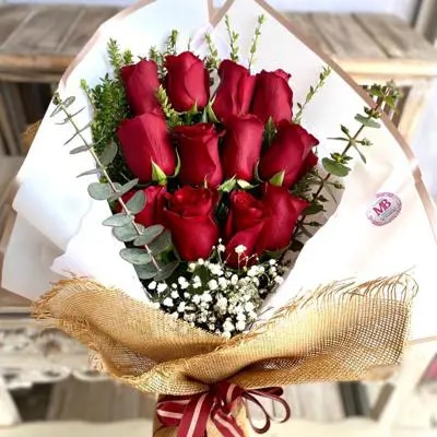 AMOR EN ROSAS ROJAS