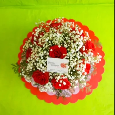 Centro de mesa de 9 rosas rojas