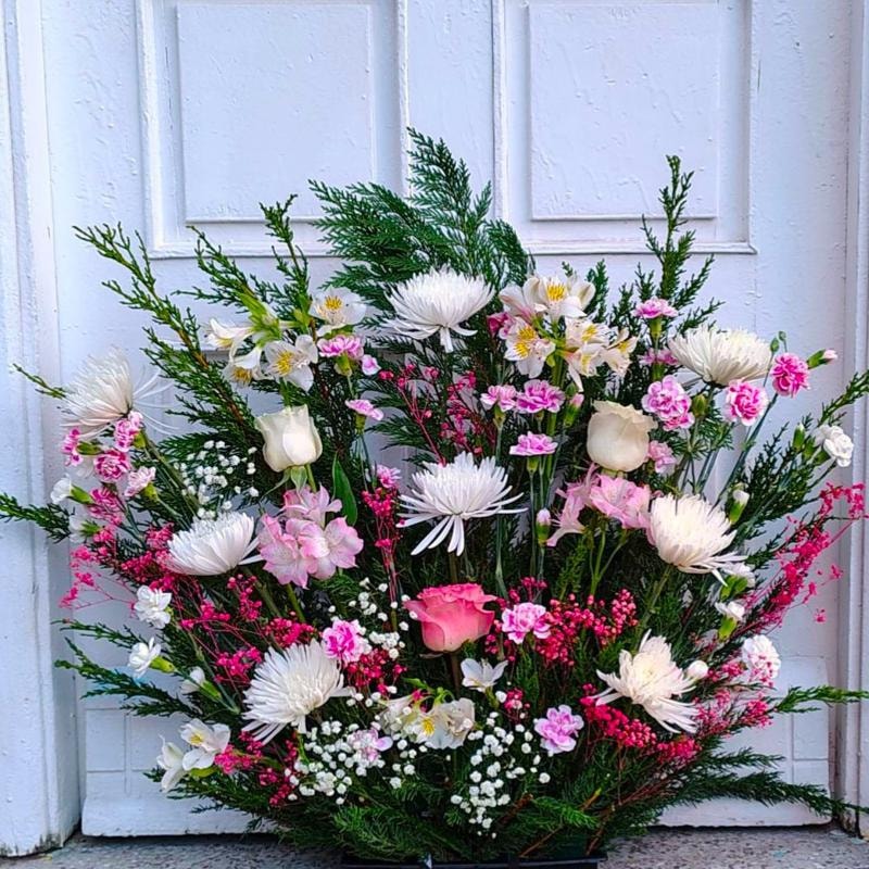 Arreglo para velorio blanco y rosado - Imagen 1