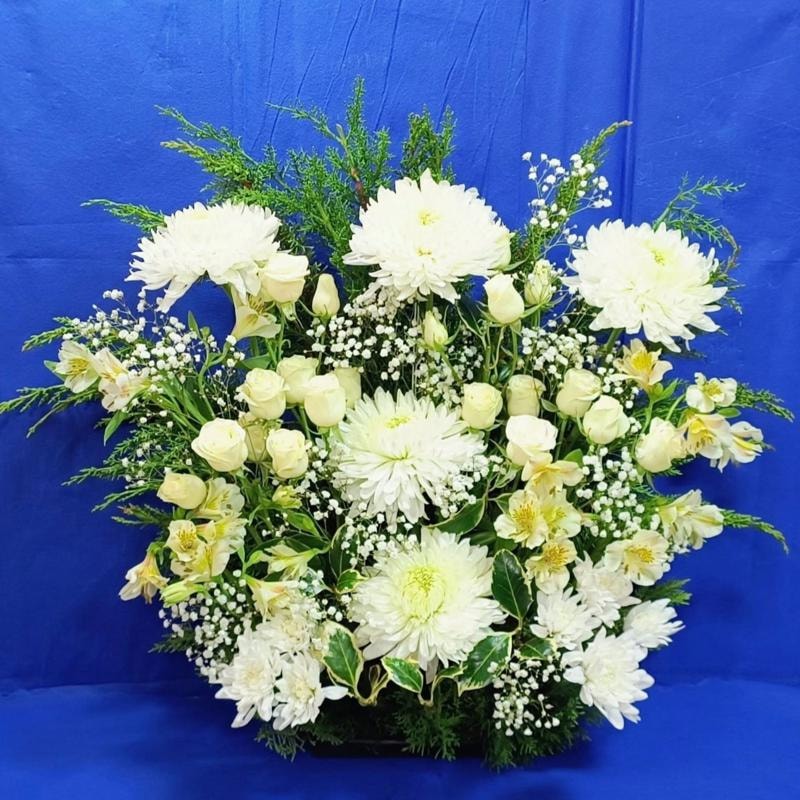 Arreglo de flores blancas surtidas - Imagen 1