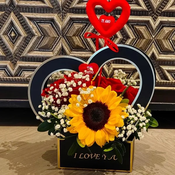 Caja de corazón de flores (disponible en rojo, rosado,dorado