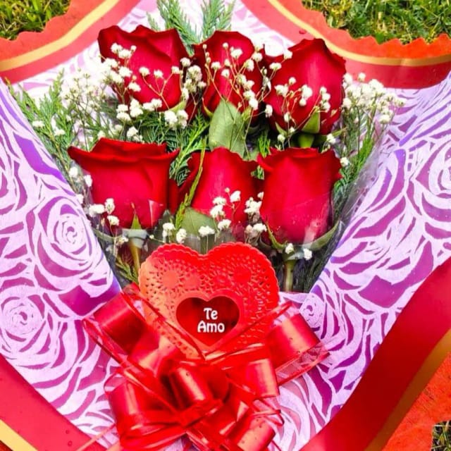 Ramo REINA de 6 rosas rojas