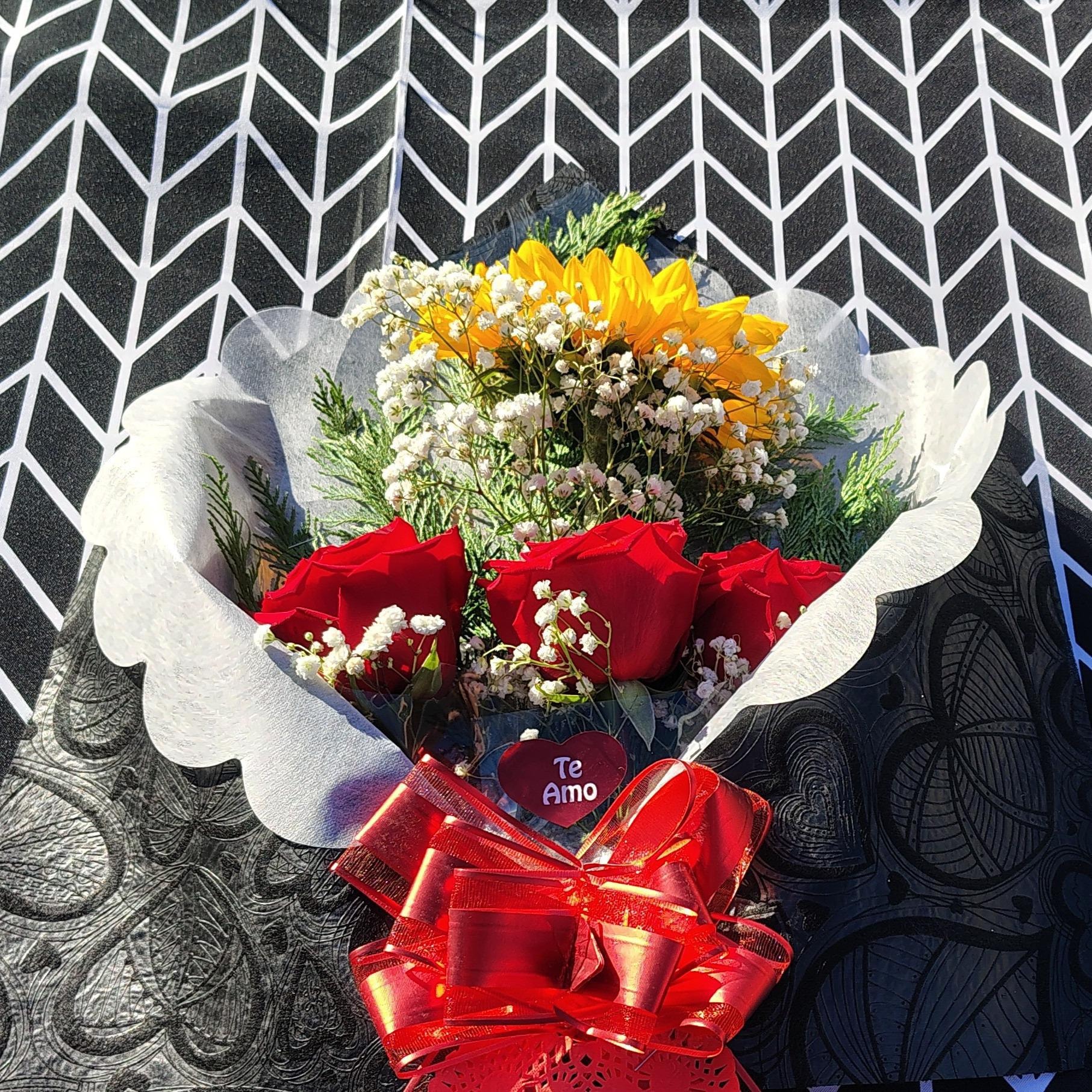 Ramo detalle Girasol y rosas - Imagen 1