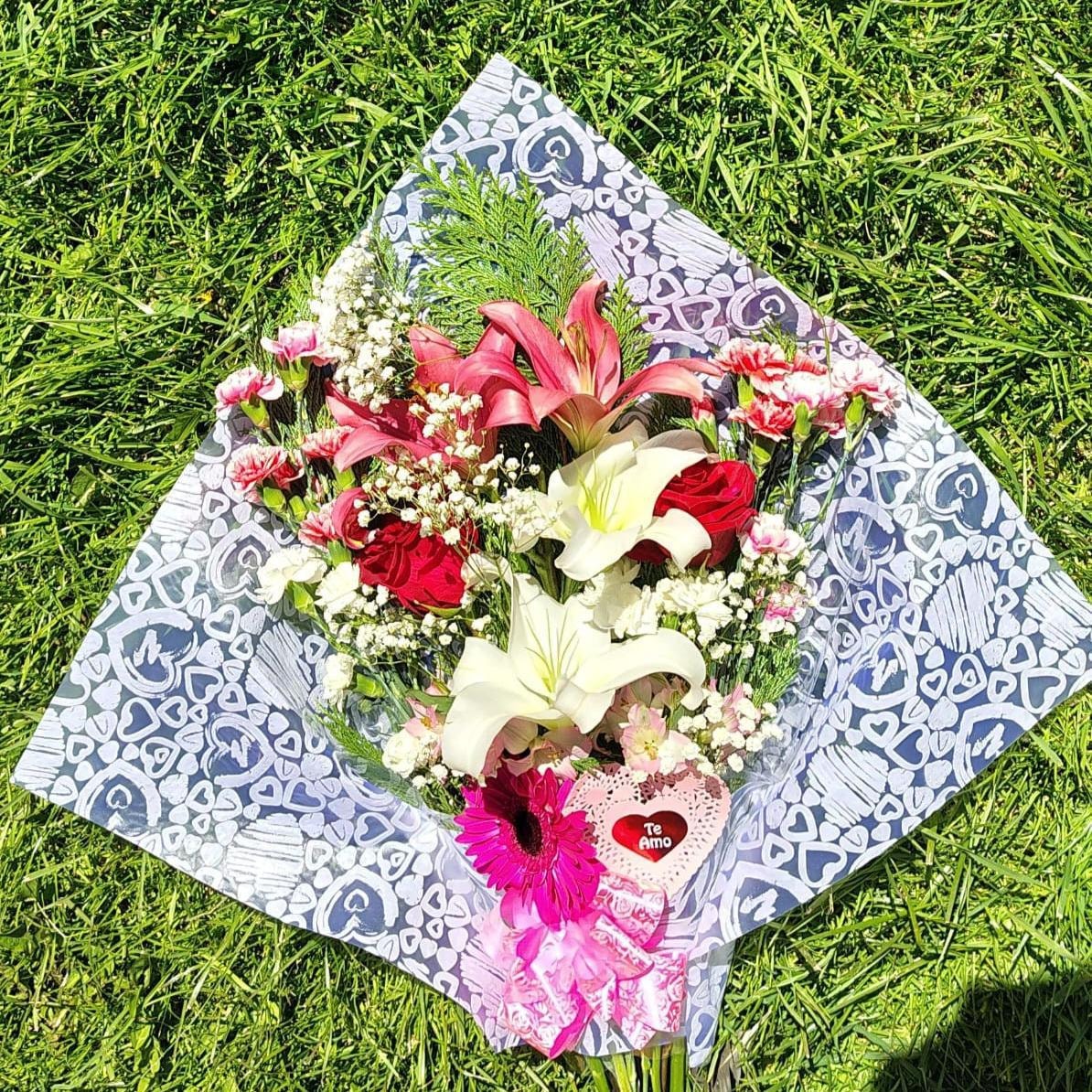 Ramos de lilium/lirios y otras flores - Imagen 1