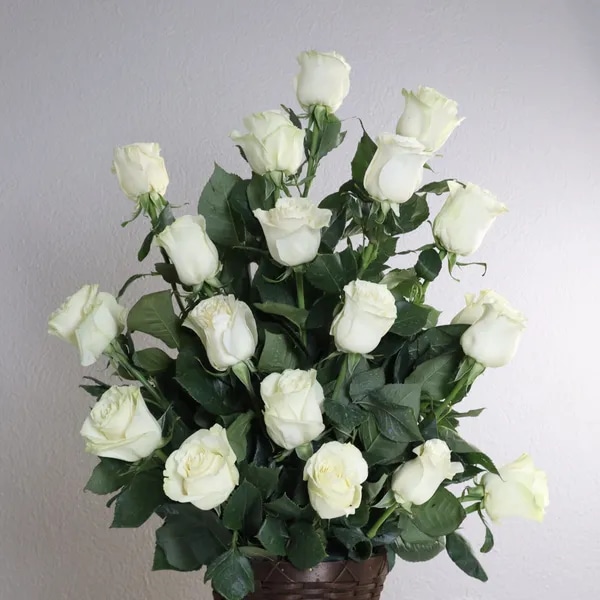 Canasta Grande 18 Rosas Blancas