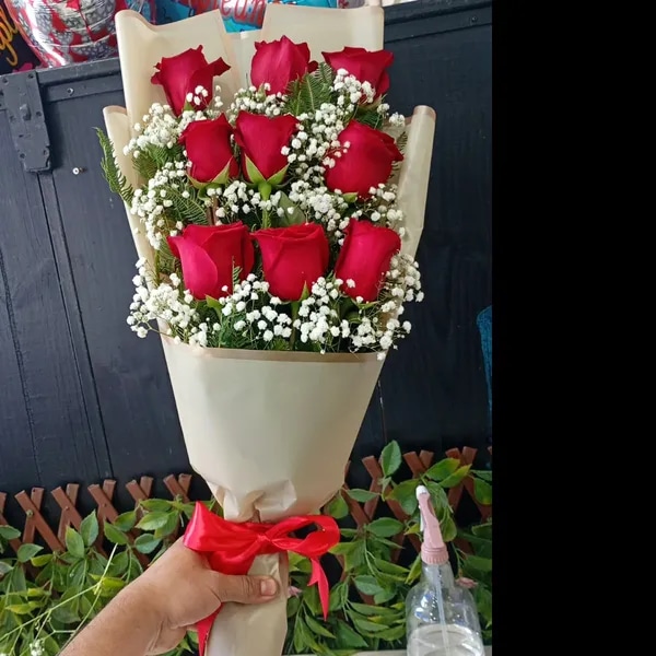Ramo 9 Rosas Rojas Importadas