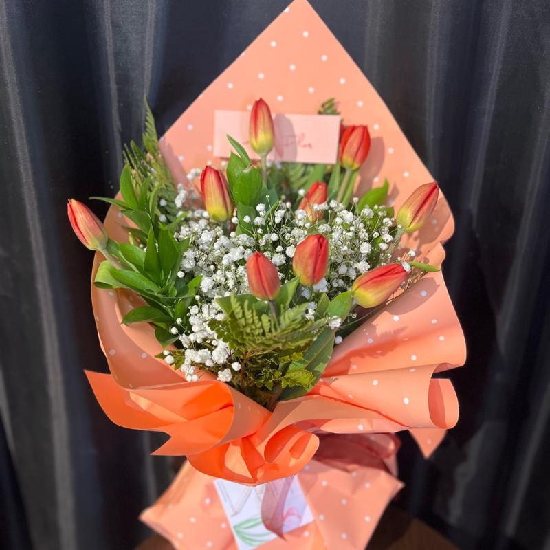 Ramo de 10 varas de tulipanes - Imagen 1