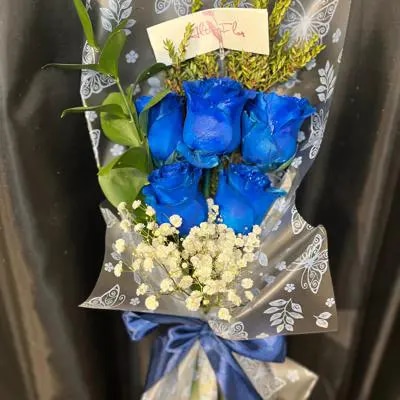 Ramo de rosas azules