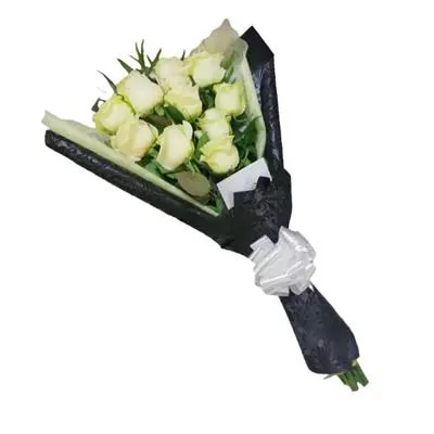 10 rosas en bouquet